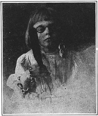 Playing lady. The lorgnette.