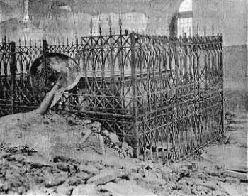 Interior Mahdi's Tomb (Grille around Sarcophagus).