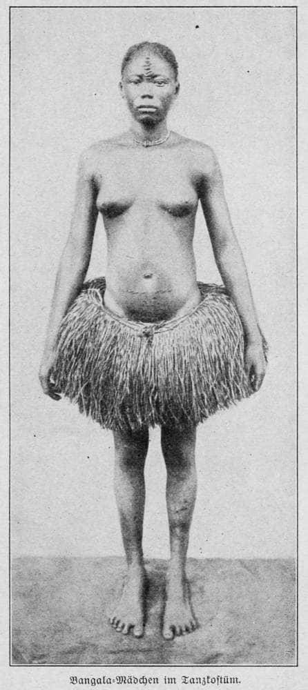 Bangala-Mädchen im Tanzkostüm